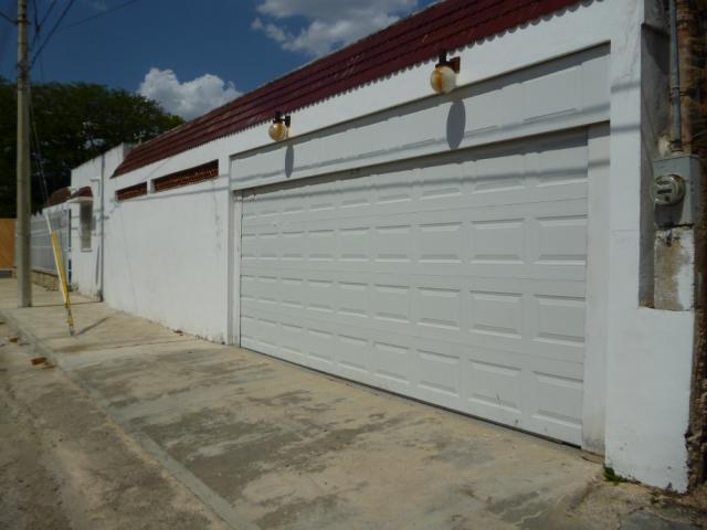 resized_Col_Mexico_garage_ext.jpg